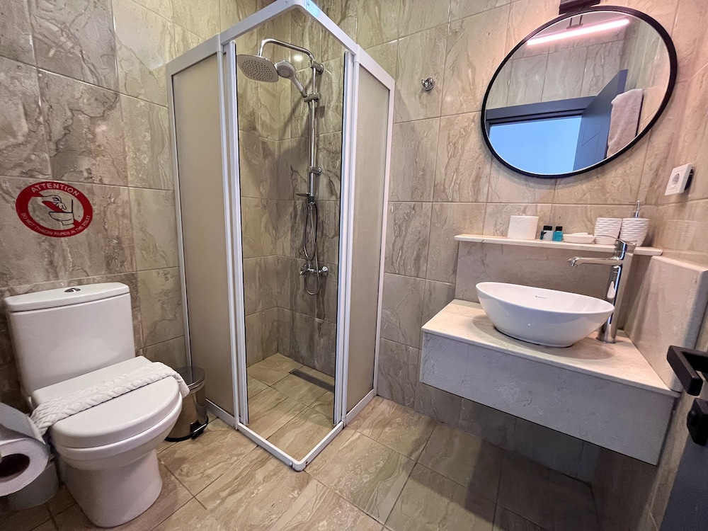 Galley Hotel 50/50