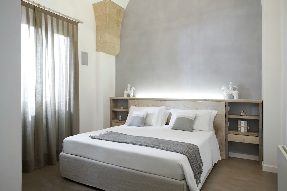 Deluxe, Double and Twin Beds