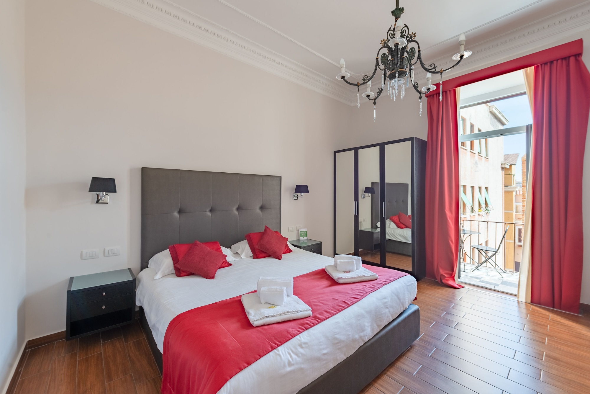 SUPERIOR, KING BED, BALCONY