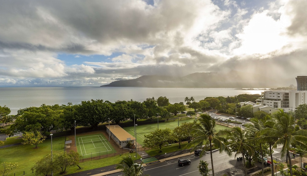 Rydges Esplanade Resort 62/68