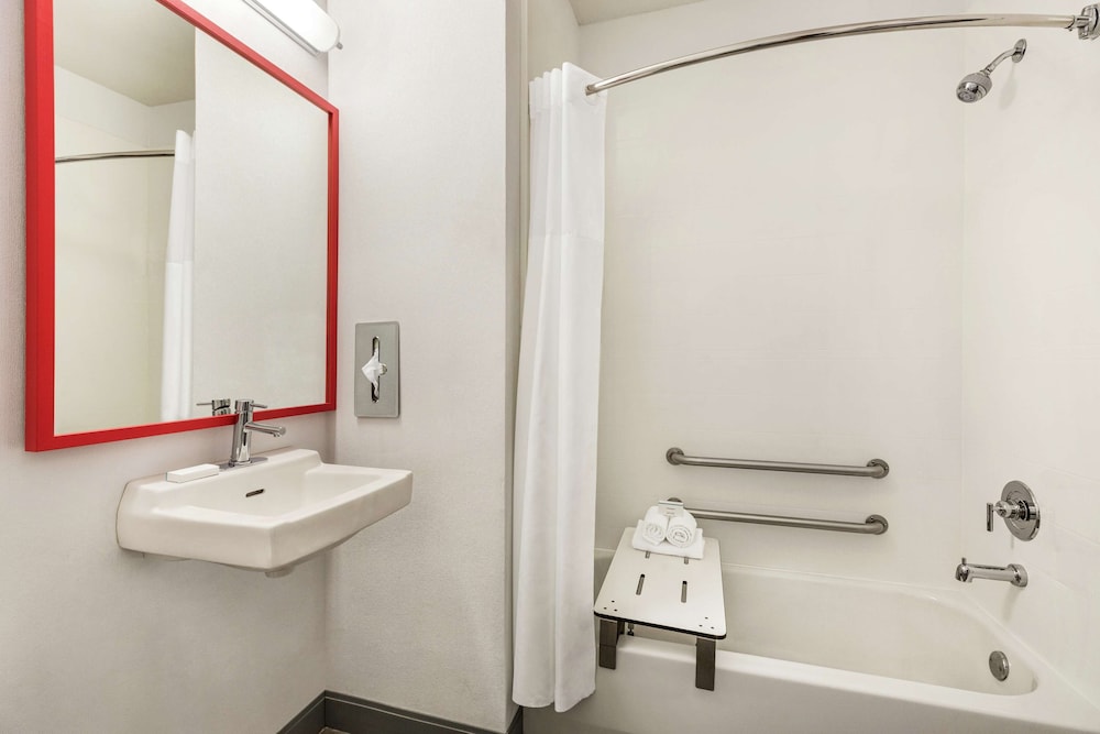 Hampton Inn Kansas City/Blue Springs 9/36