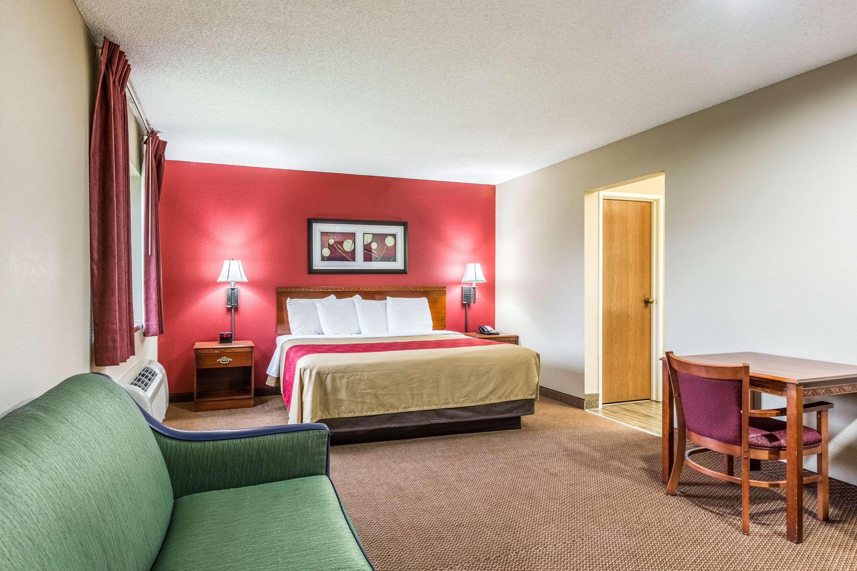 غرفة بسرير كينج، Econo Lodge Shelbyville KY 3/5