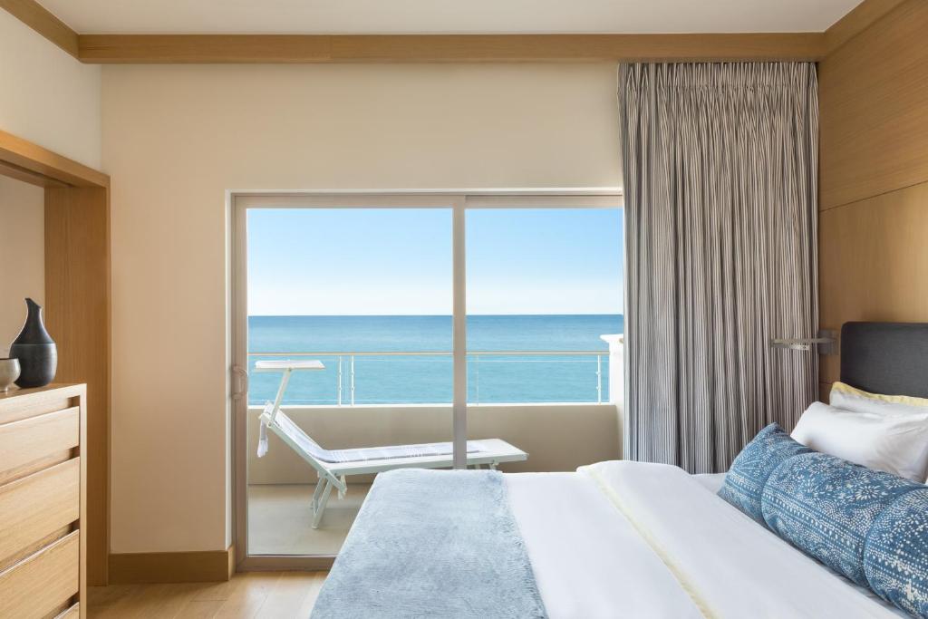 1 BEDROOM, SUITE, QUEEN BED, OCEAN FRONT, SOFA, BALCONY