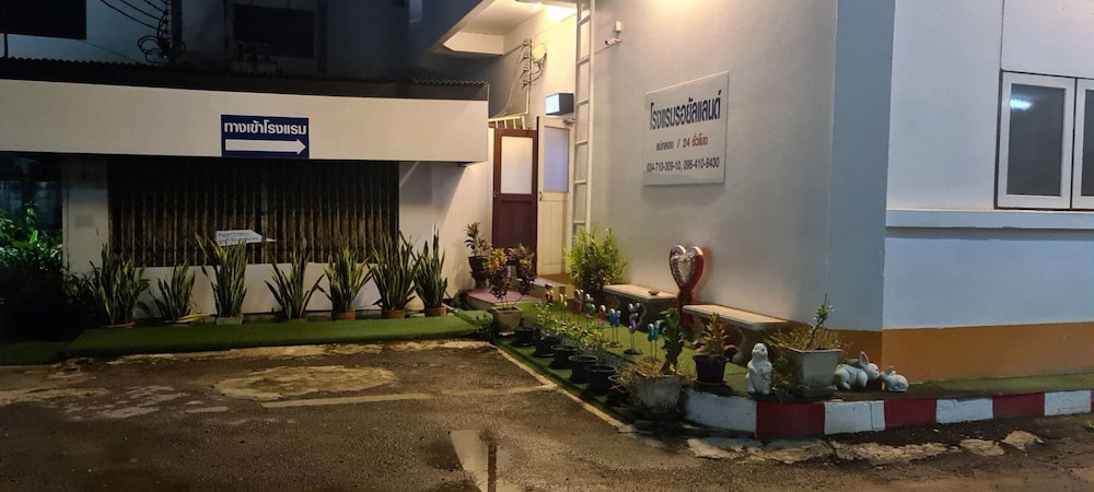 Royal Land Mae Klong Hotel 3/42
