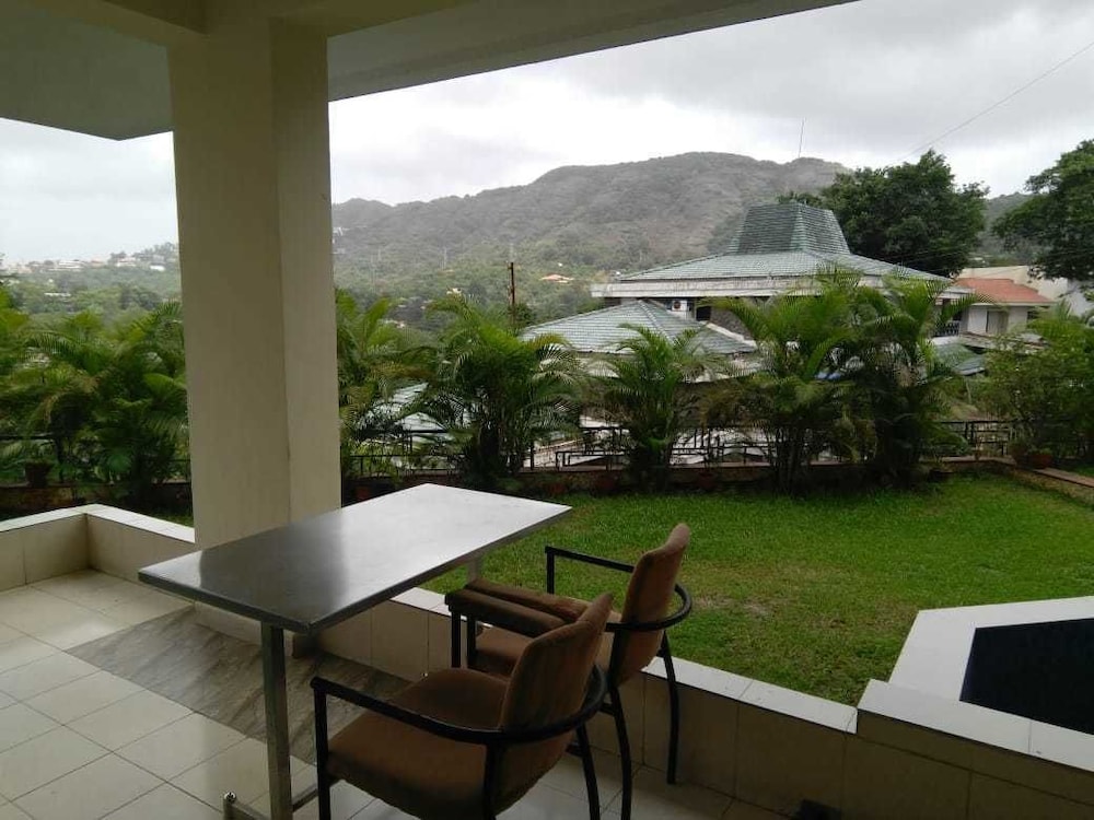 Sunrise Hill Resort 30/42