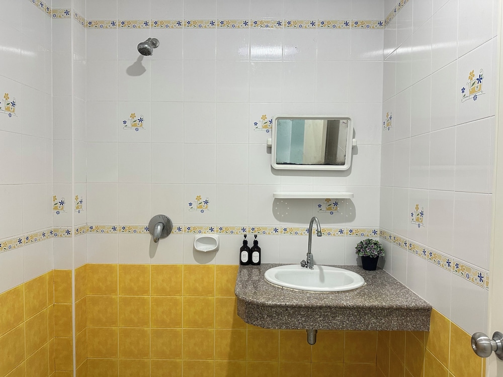 R.K. Guesthouse 68/70