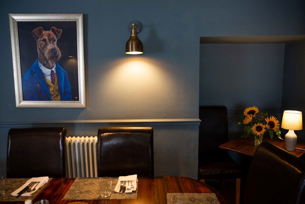Queens Head Hotel 39/51