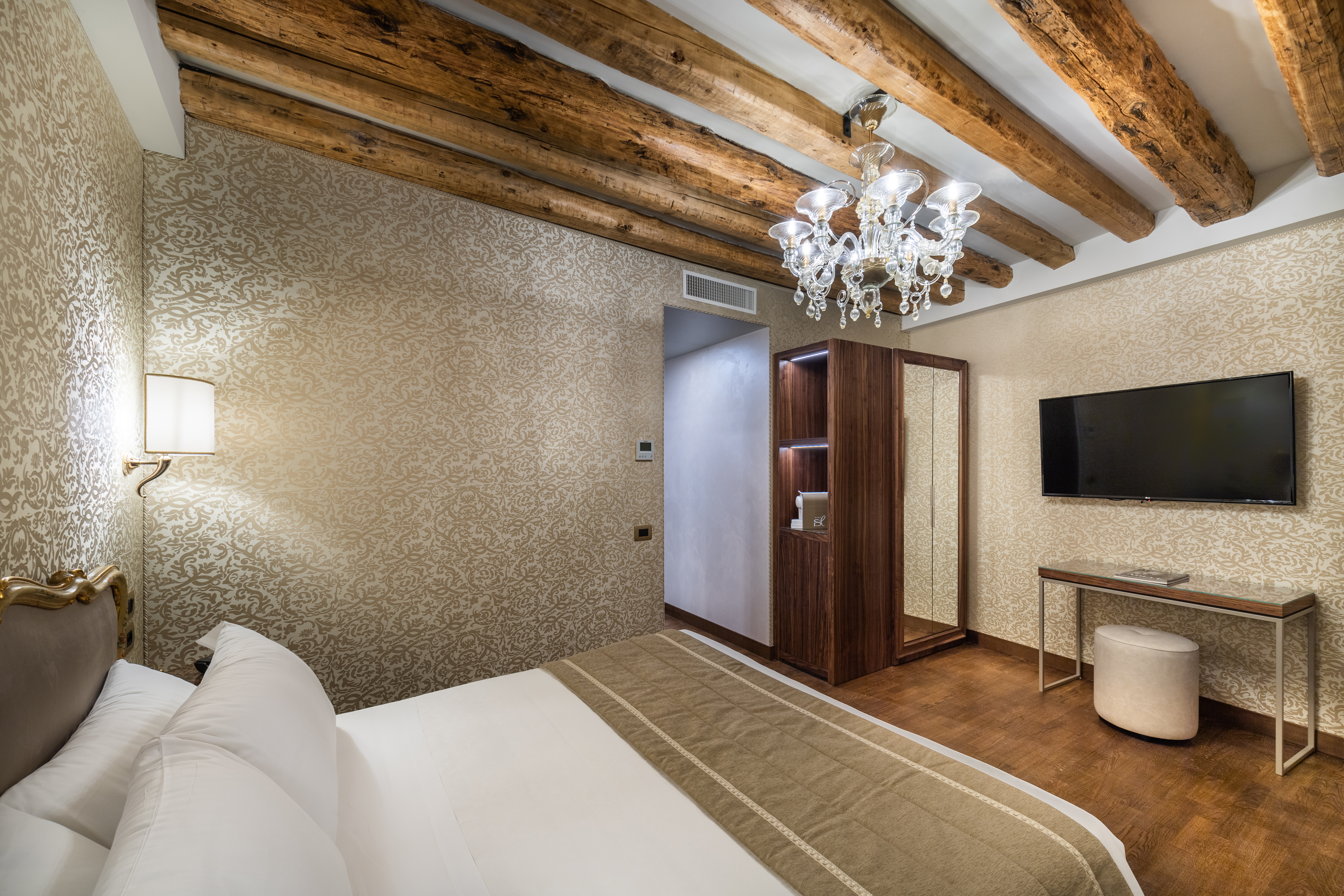 SUPERIOR, DOUBLE BED