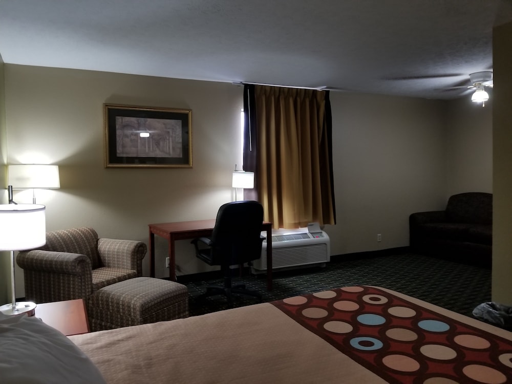 Super 8 by Wyndham Bellefontaine 30/38
