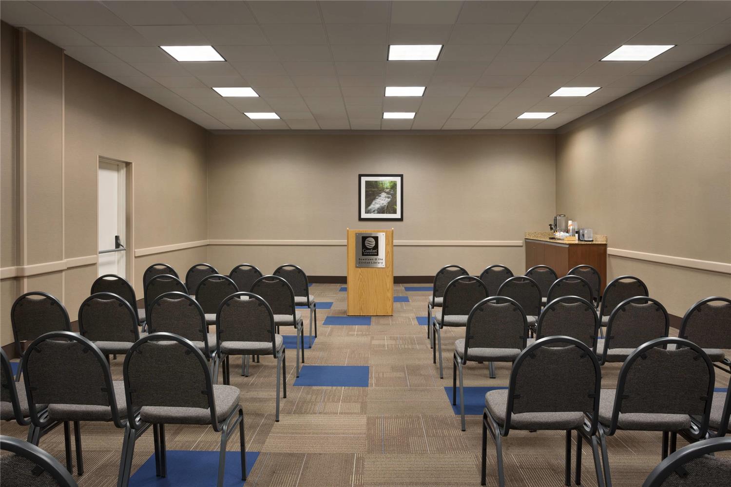 Comfort Inn and Suites Presidential 26/33