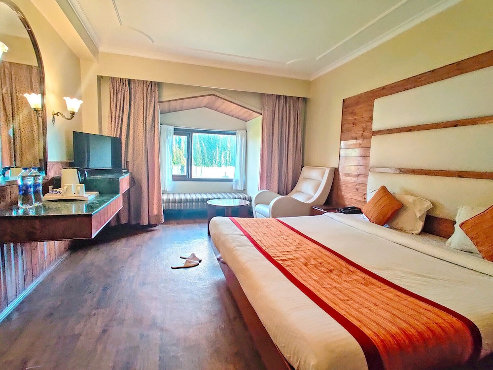 1 BEDROOM, DELUXE, VALLEY VIEW