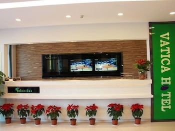 Vatica Hotel (Shanghai International Tourist Resort Huaxia East Road Metro Station) 2/21