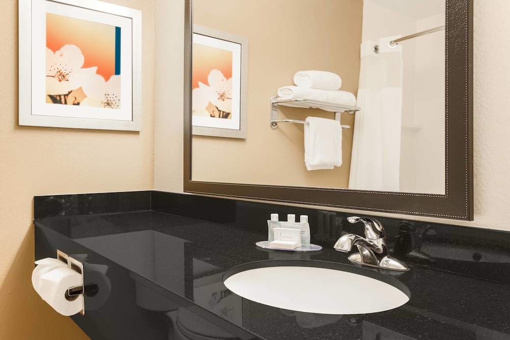 Fairfield Inn & Suites Houston Humble 27/38