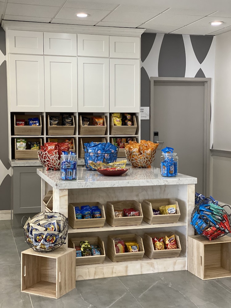 Ramada by Wyndham Hartford North / Bradley Airport 25/48