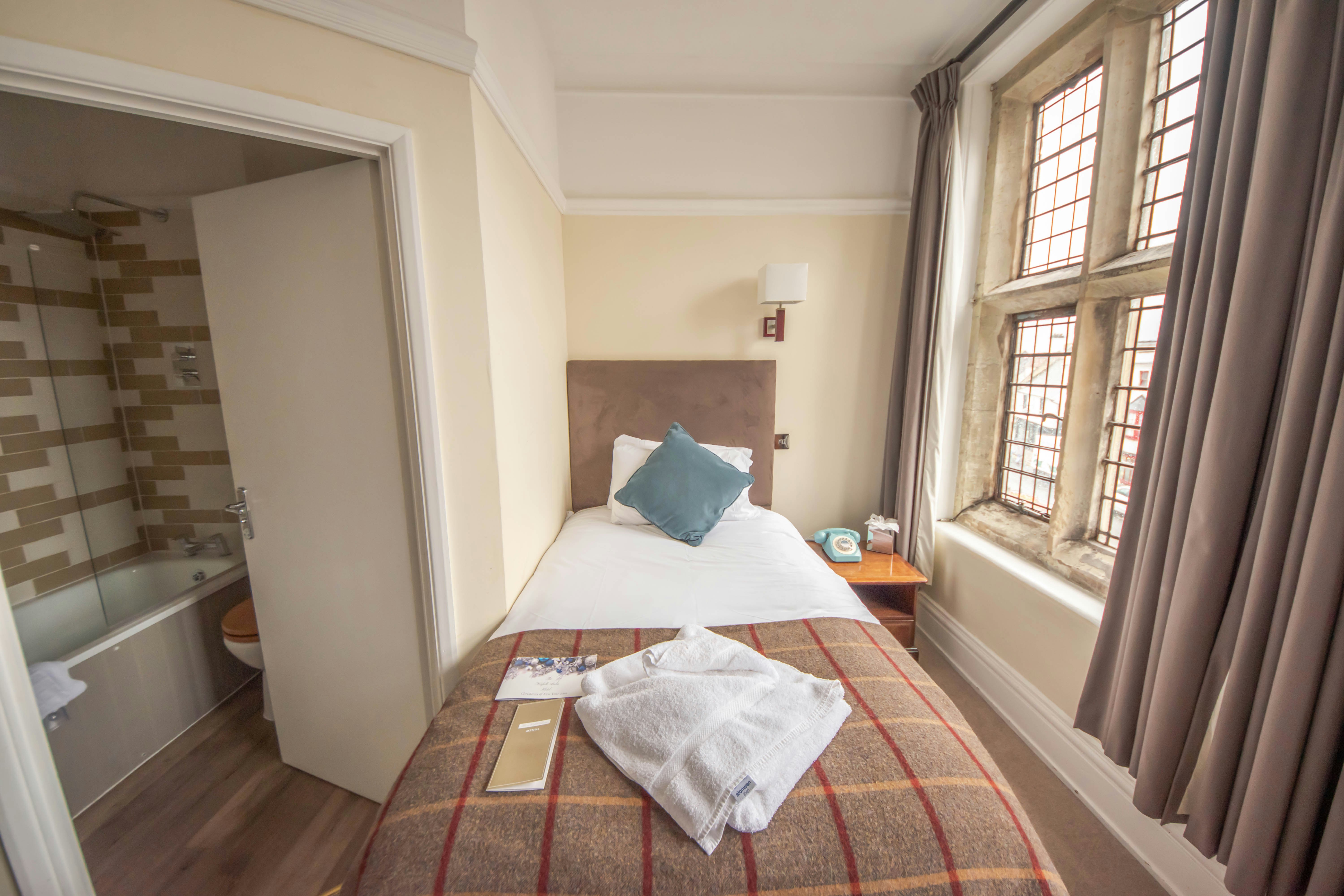 Norfolk Arms Hotel 14/55