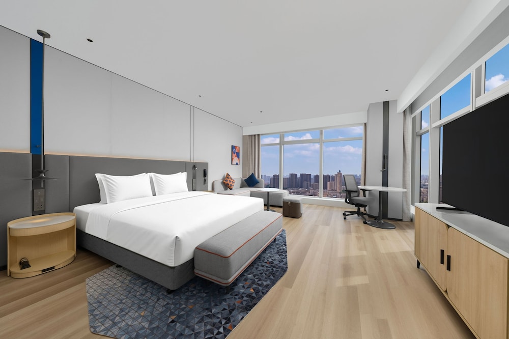 Standard, King Bed, Extra Floor Space
