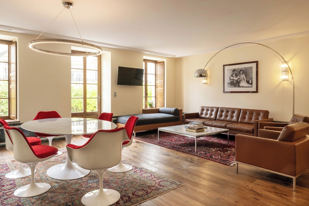 L Hotel de Beaune 52/73