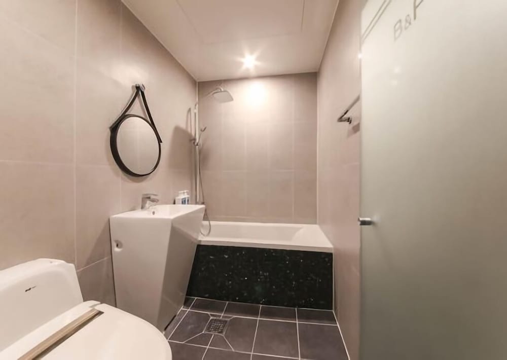 B&F Hotel 30/30