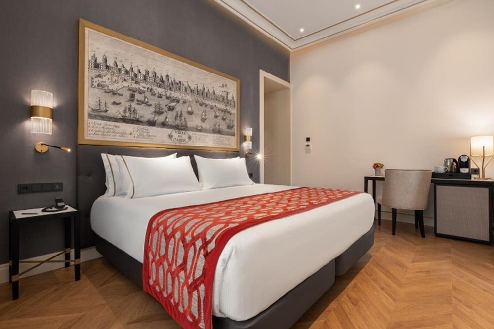 غرفة بسرير مزدوج
