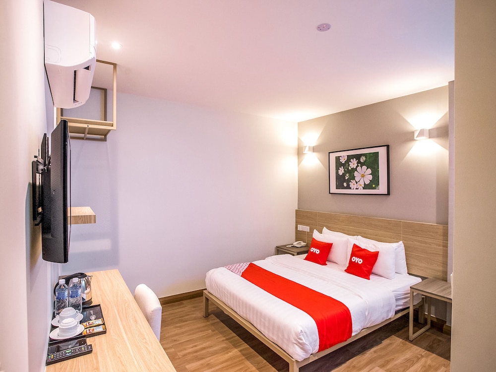 STANDARD, QUEEN BED