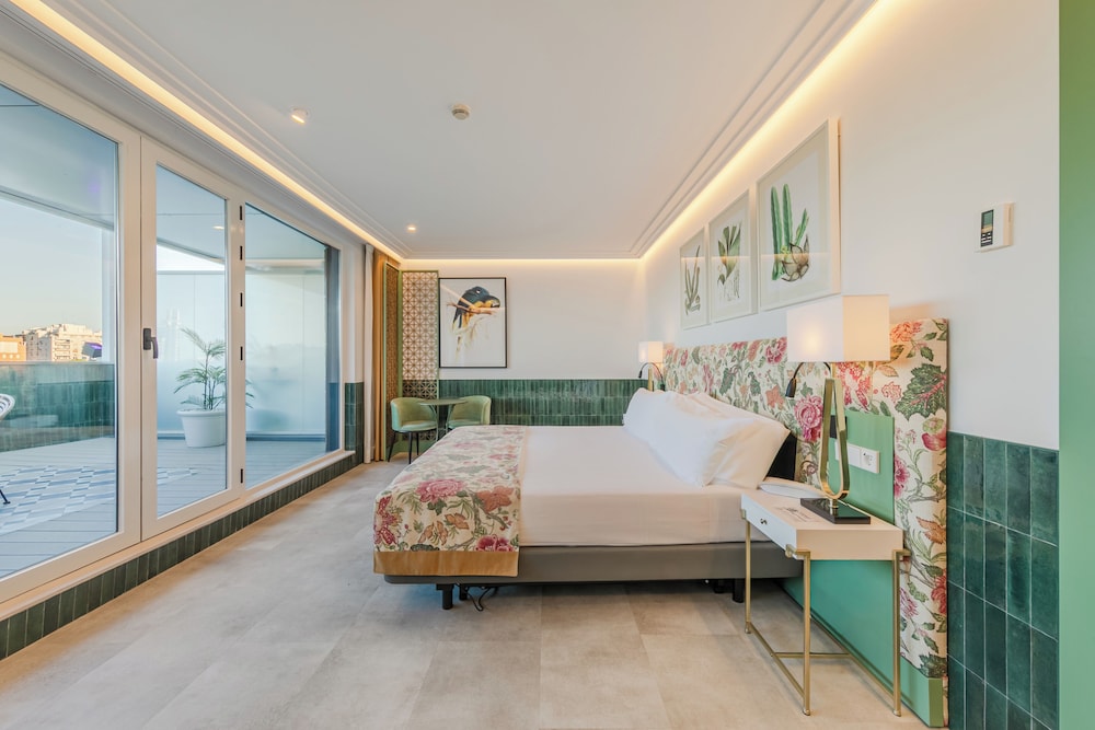 SUPERIOR, RIVER VIEW, TERRACE