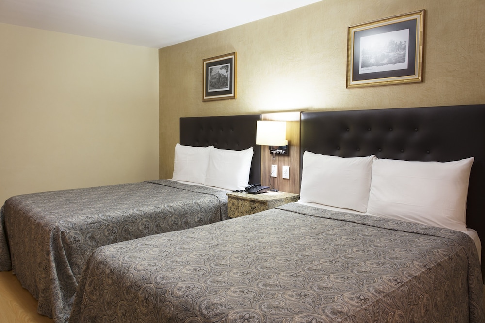 Castropol Hotel 12/43