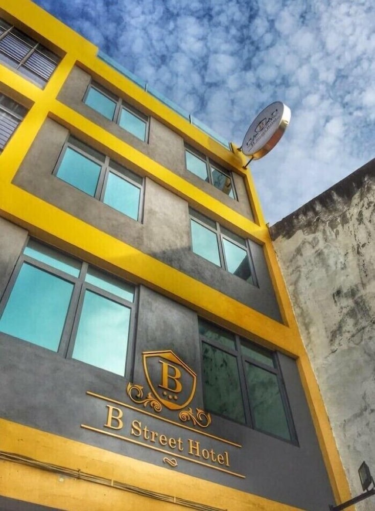 B Street Hotel 4/52