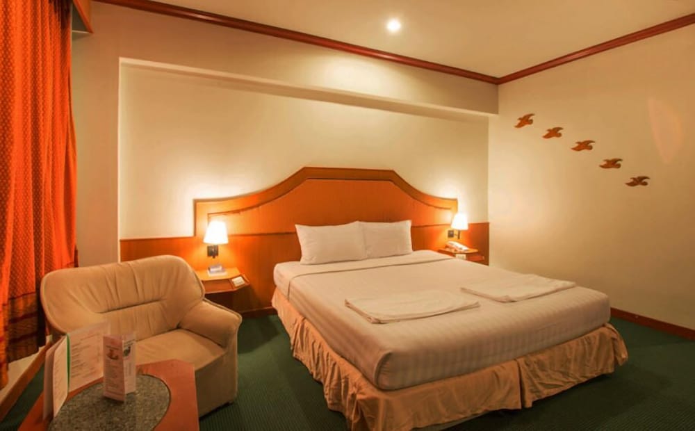 Thepnakorn Hotel 13/48