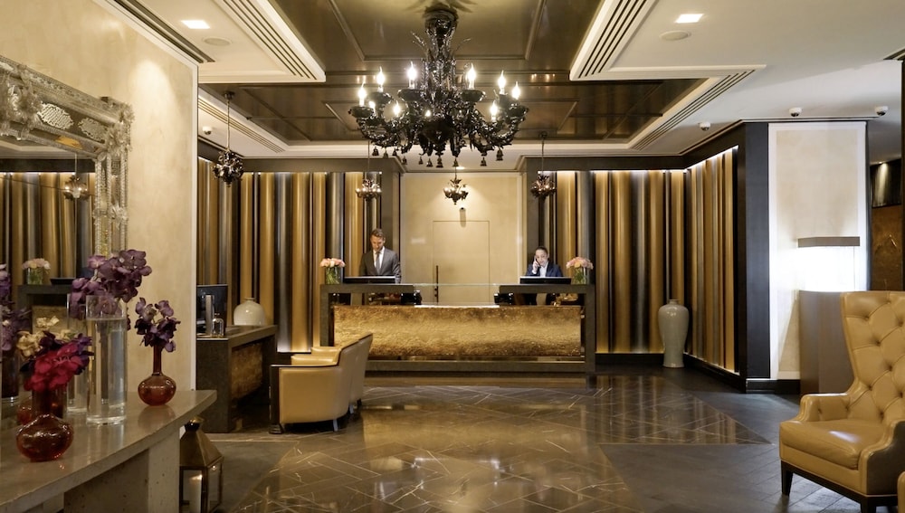 60 Hyde Park Gate Hotel 9/71