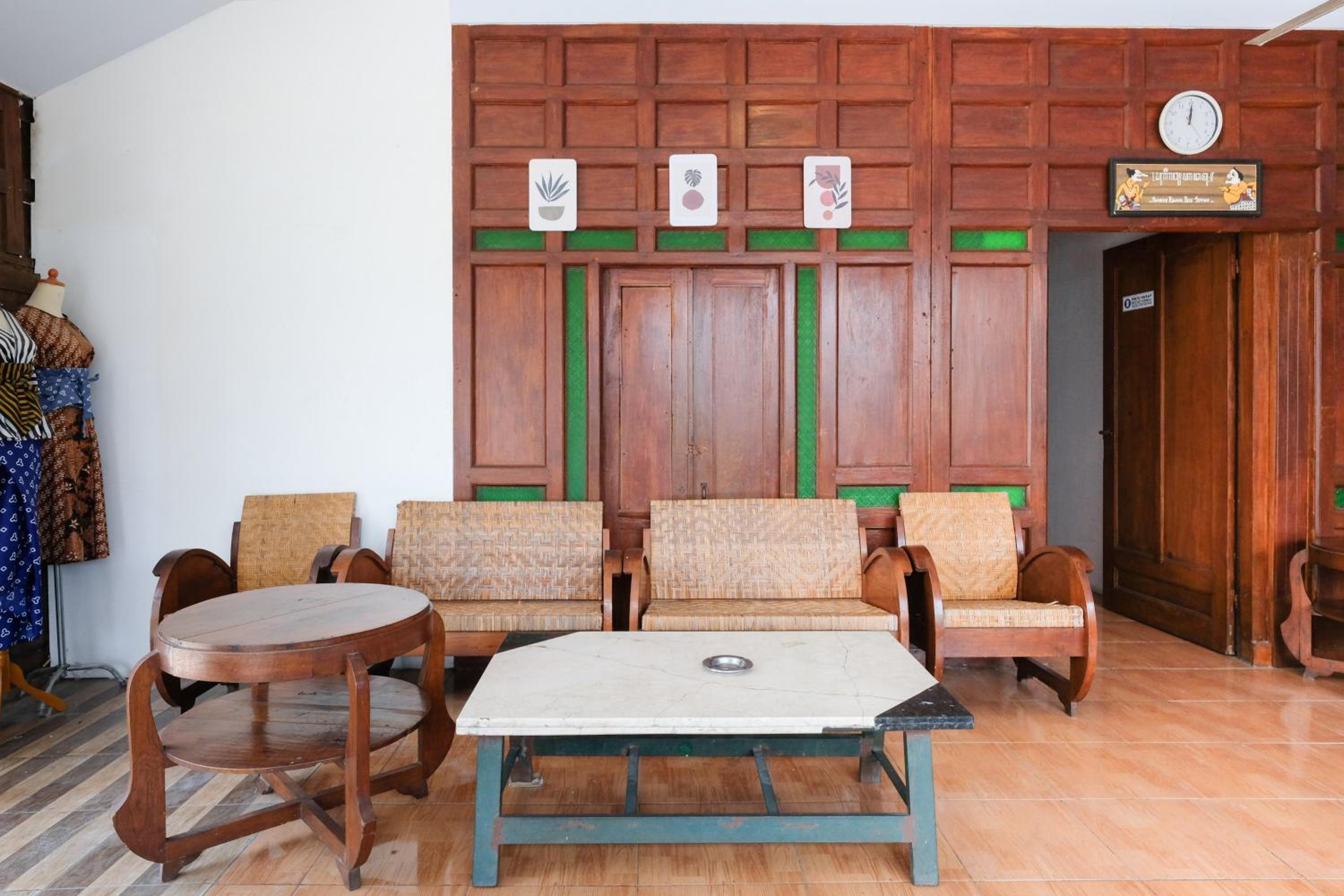 OYO 4016 Tan Jokteng Guest House 39/51
