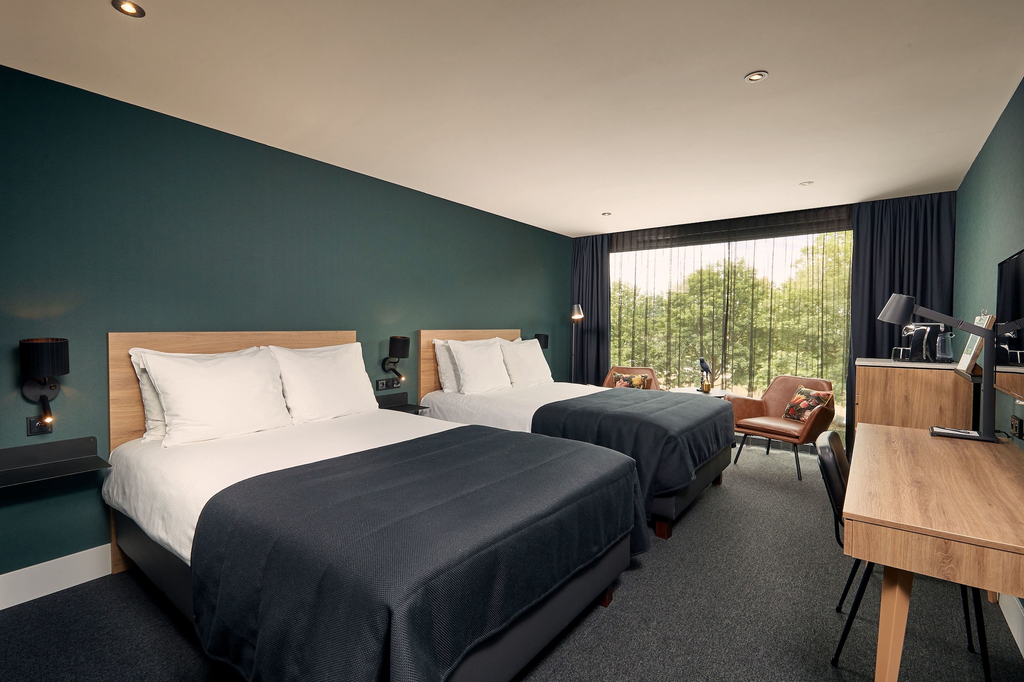 DELUXE, TWIN BEDS