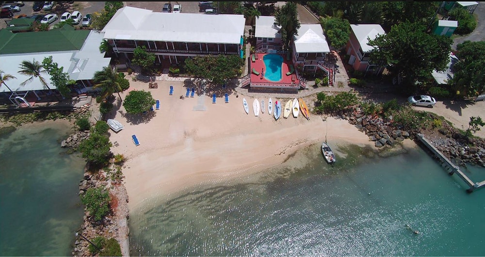 Catamaran Hotel Marina 59/61