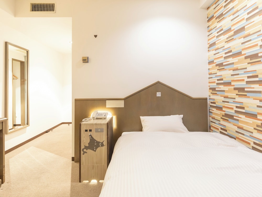 SEMI ROOM, SEMI DOUBLE BED