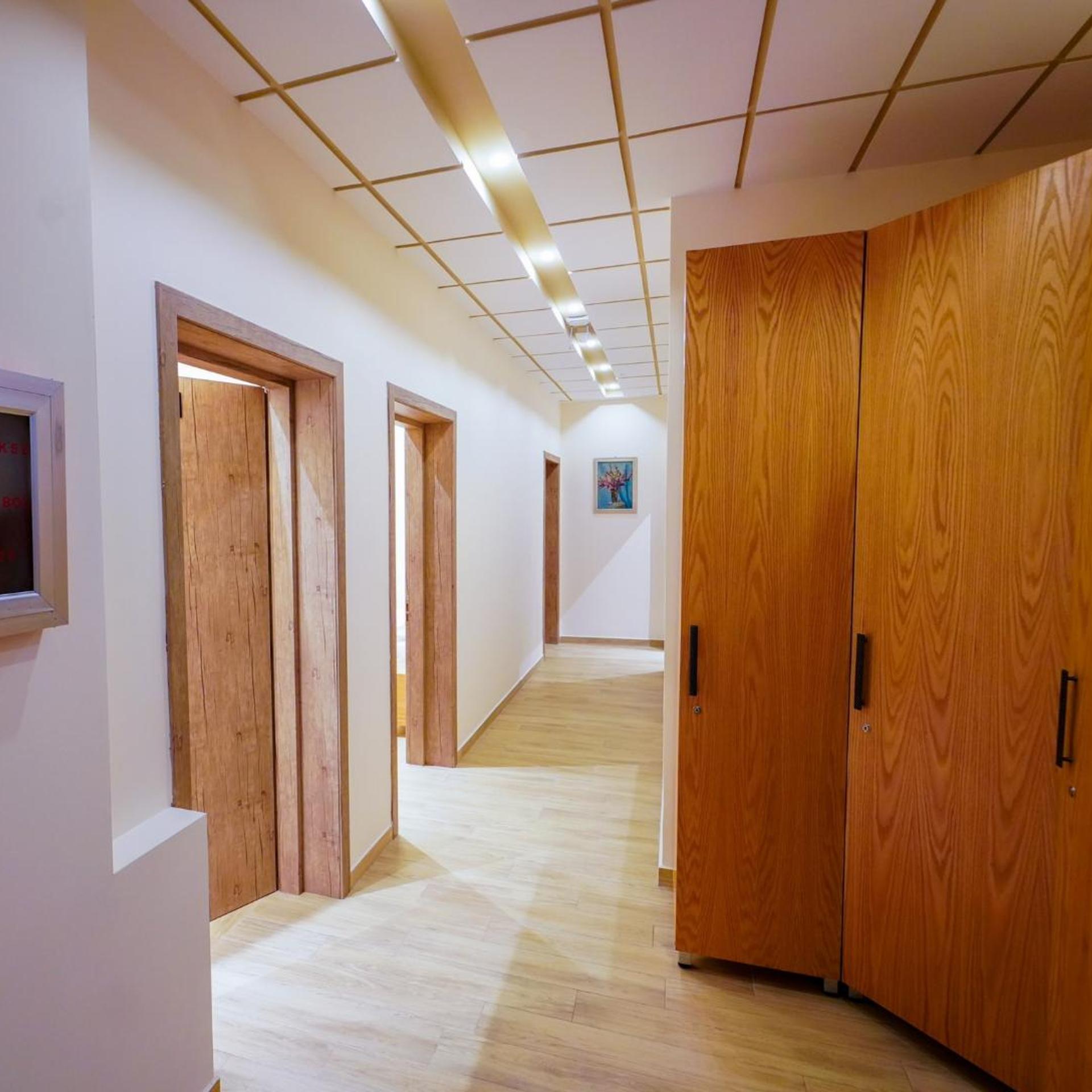 SR99 HOTEL 33/38