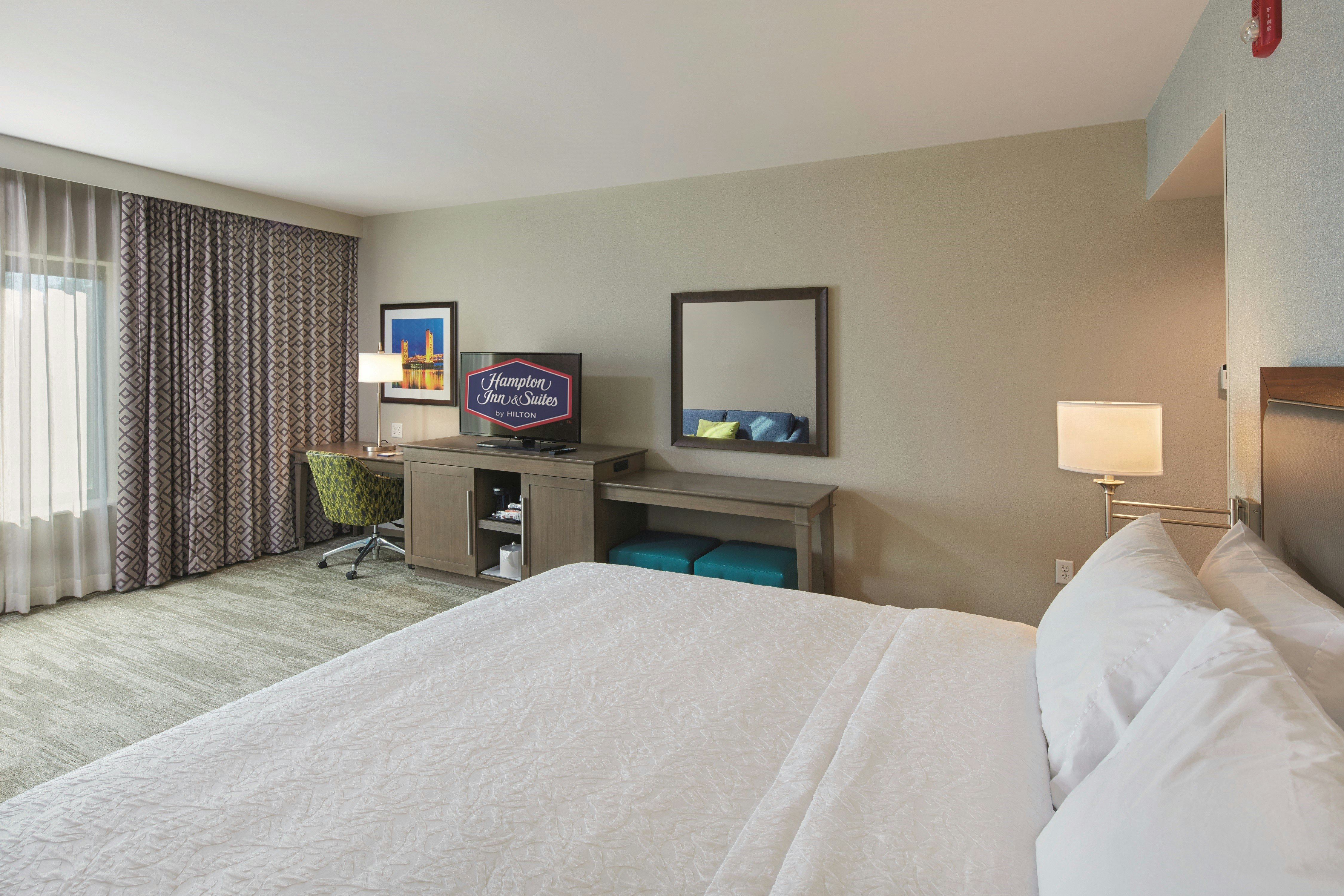 ROOM, KING BED, SOFA