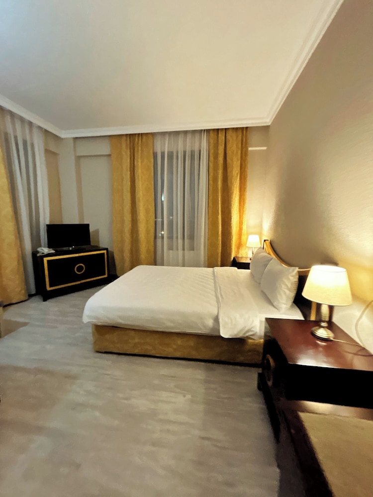 The Crown Hotel 18/50
