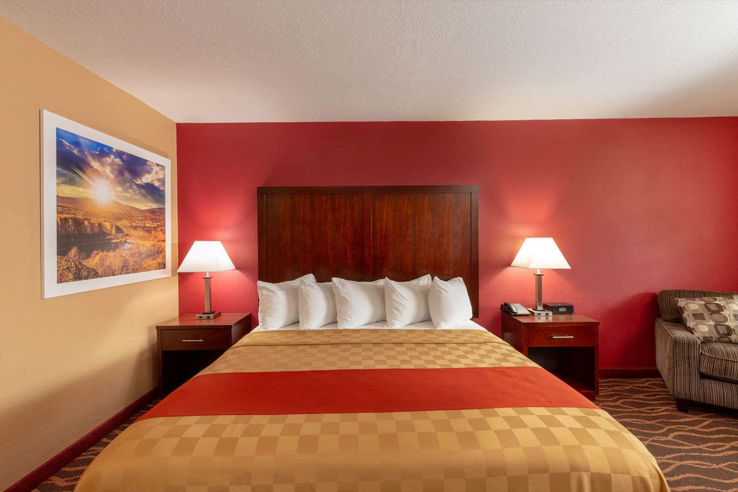 Days Inn By Wyndham Roseburg 7/14