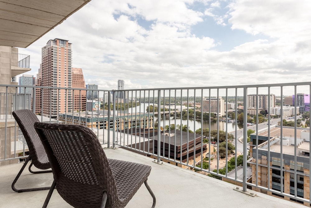 Kasa Austin 2nd Street Apartments 44/50