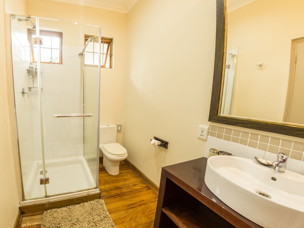 Mackaya Bella Guest House 66/71