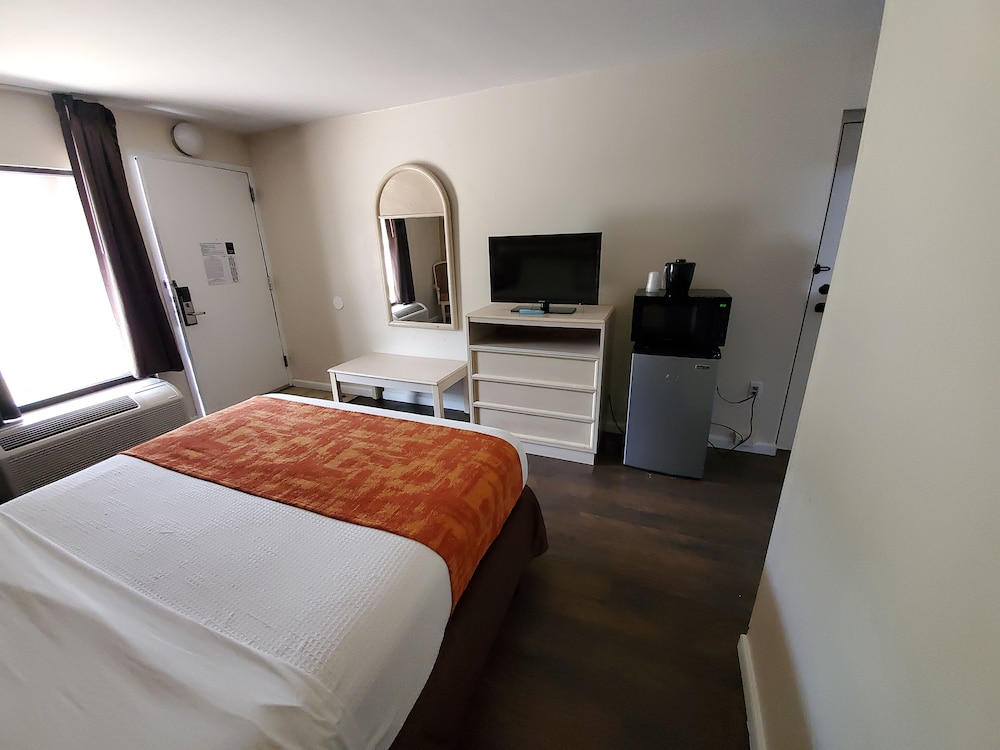 EXTERIOR, QUEEN BED, ACCESSIBLE
