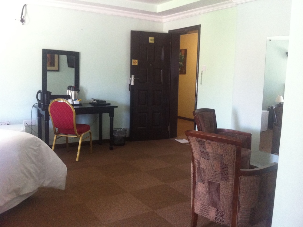 Exec Closets Hotel 6/15