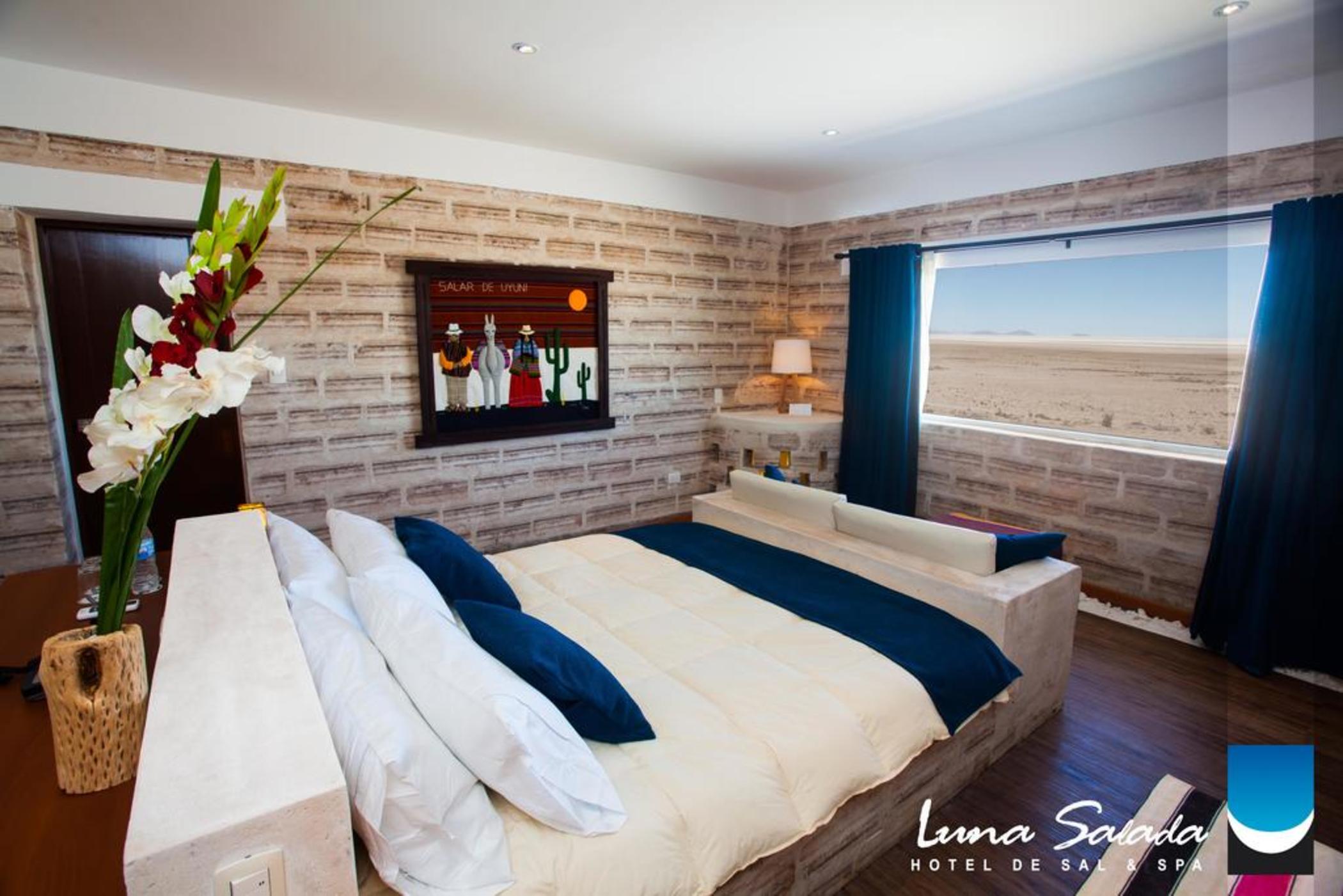 Deluxe, Queen Bed, Lake Front
