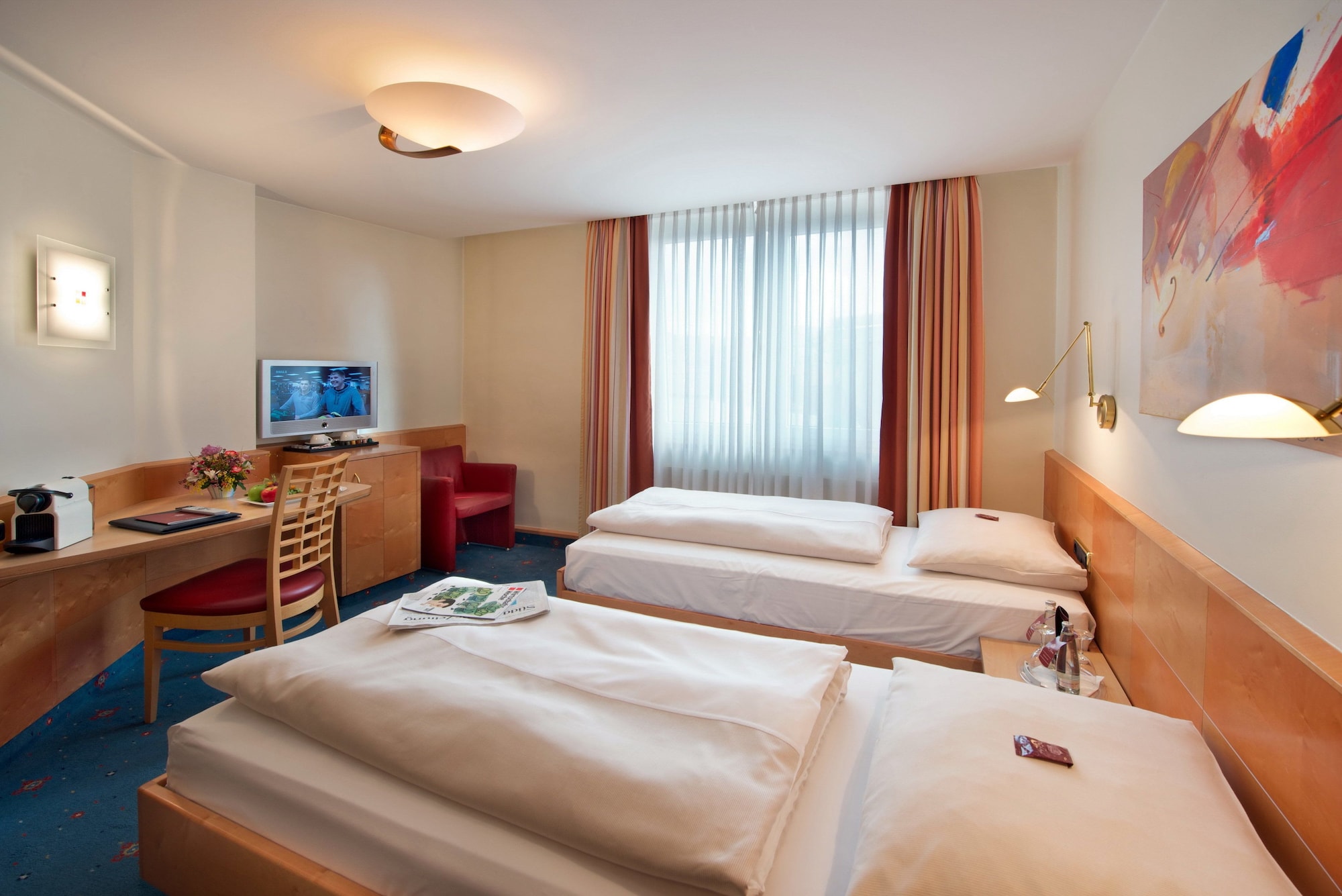 ROOM, TWIN BEDS