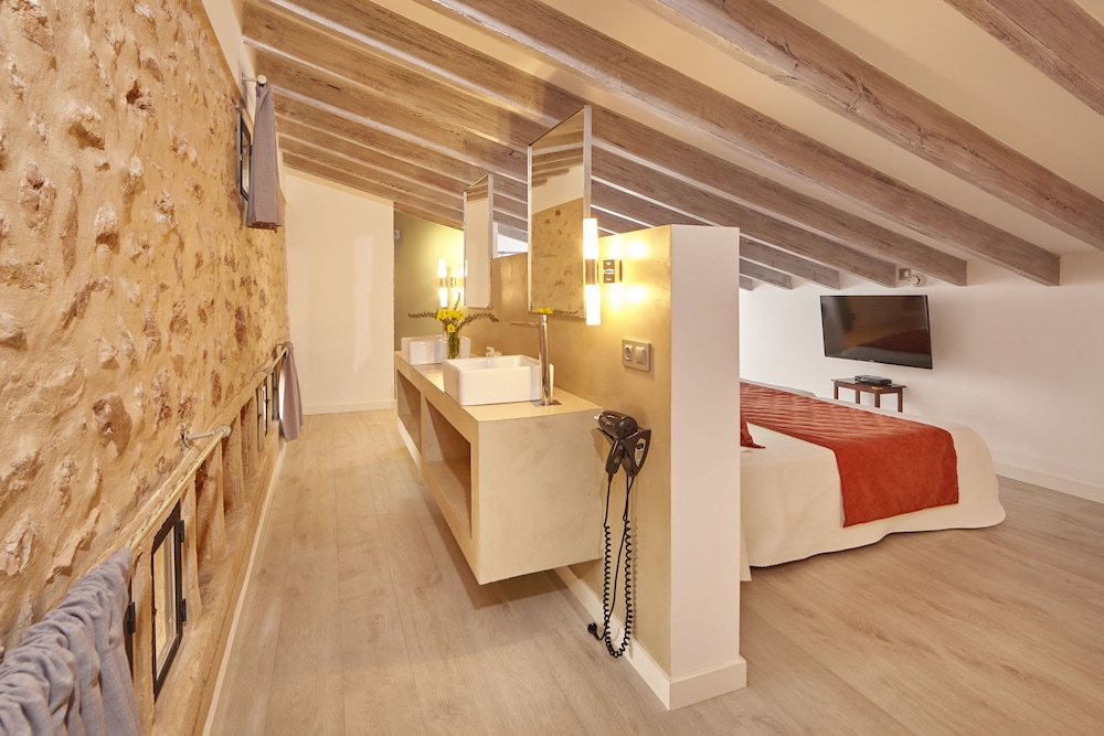 Bennoc Petit Hotel 49/80