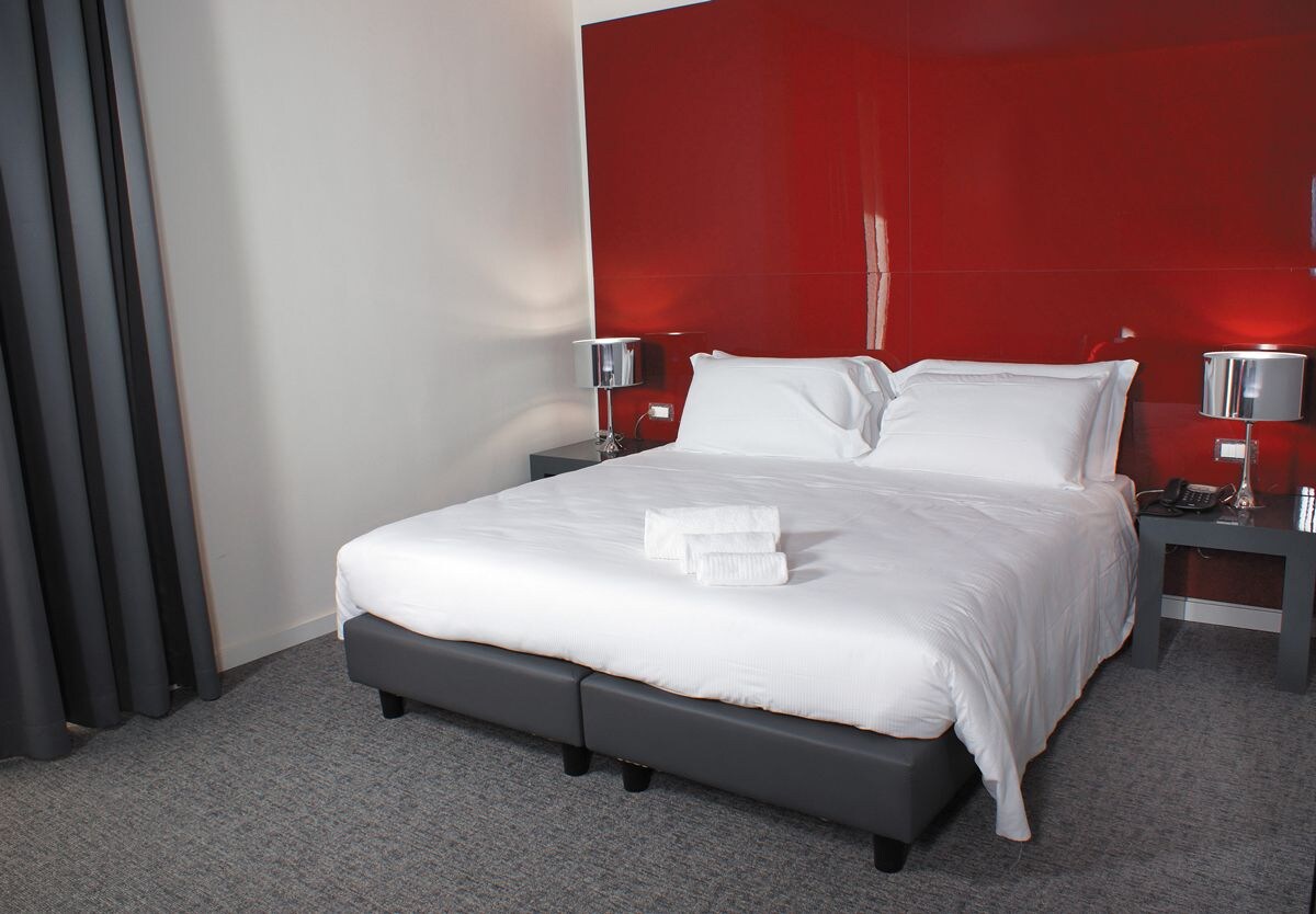 ROOM, SINGLE, DOUBLE BED