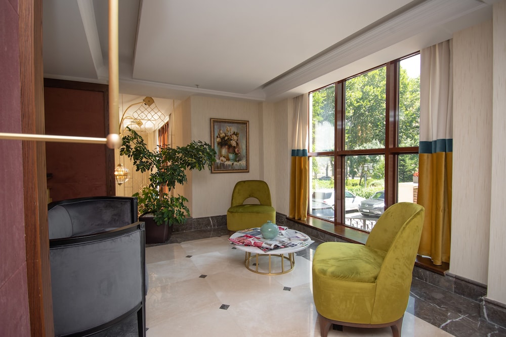 Tiflis Palace 50/72