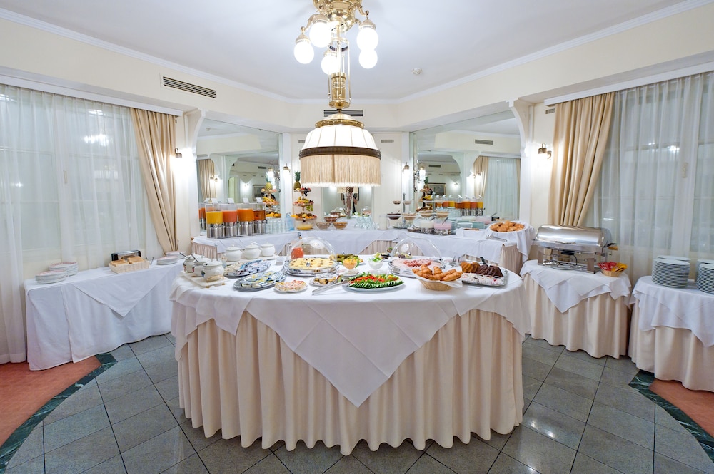 Johann Strauss Hotel 45/52