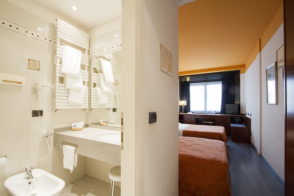 Hotel Sirena 18/40