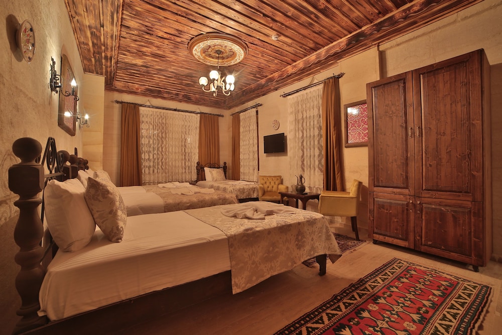 Caravanserai Inn Hotel 16/50