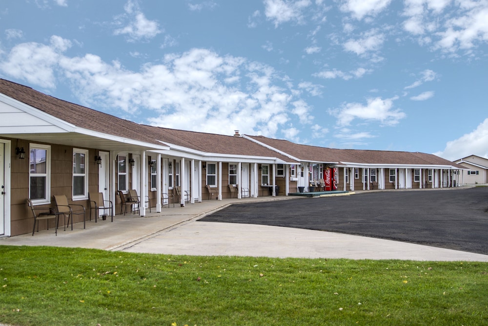 Sunset Lodge Escanaba 3/32
